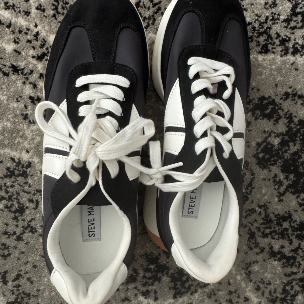 Steve Madden Monochrome Lace-Up Sneakers